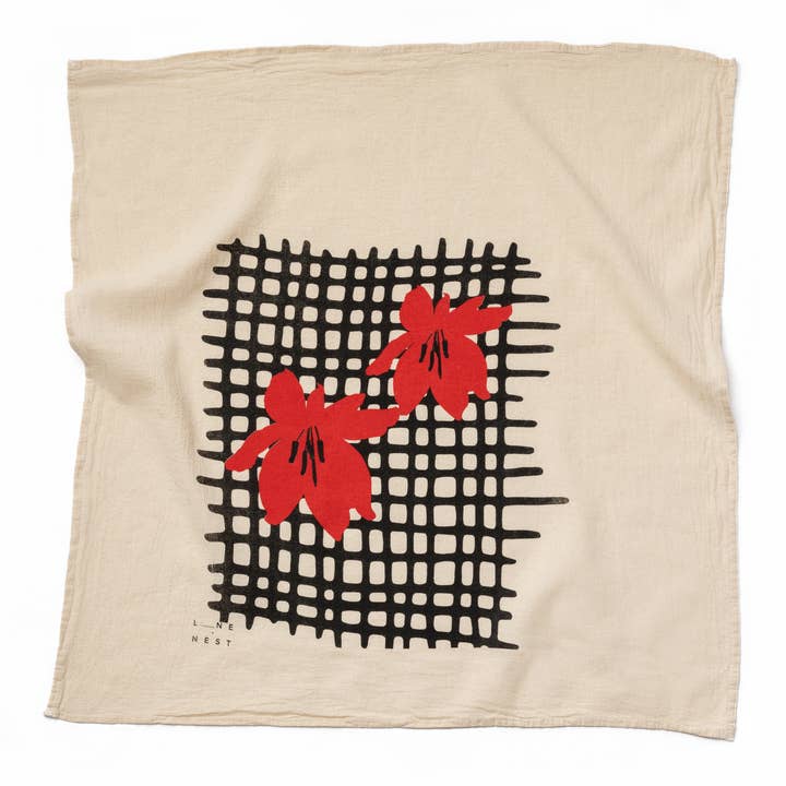 Torchon en sac de farine Red Lily pour la vente par Line and Nest