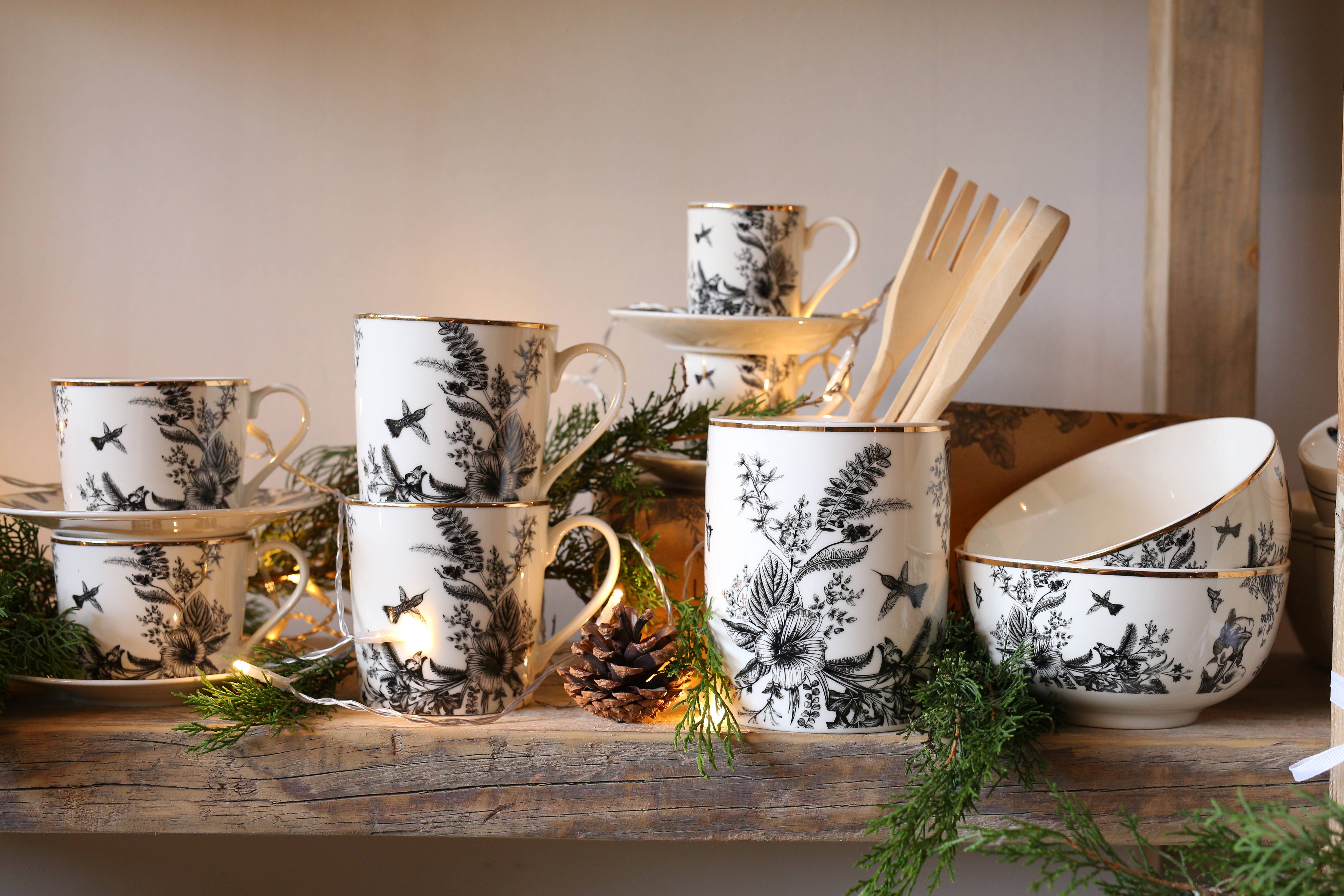 Luxe Lodge - Venta al por mayor Bandeja de servir - Soporte para cucharón de cocina con borde dorado y decoración Toile de Jouy negra2