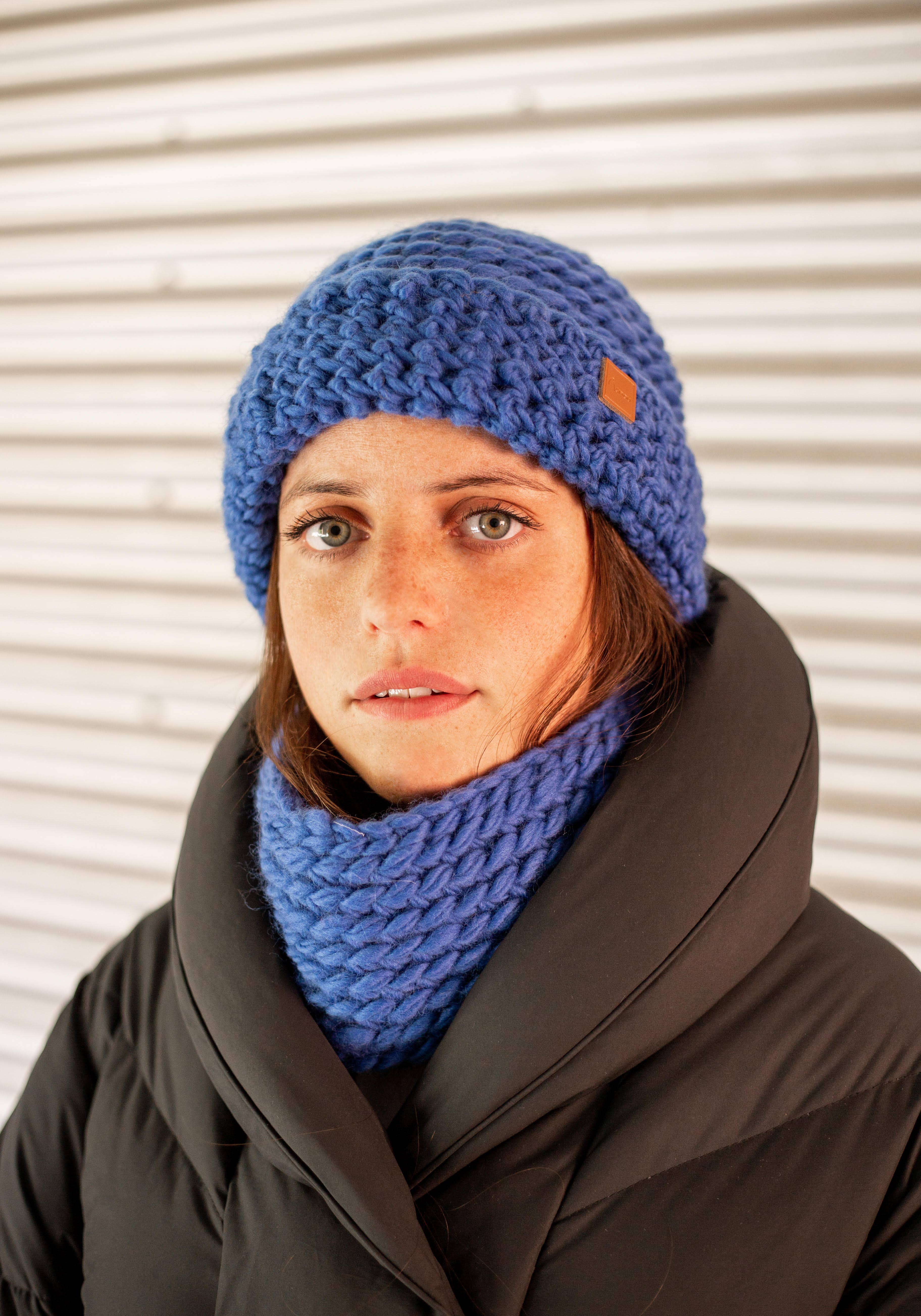 Gibou – wholesale Mössa - Dam – Handstickad halsvärmare15