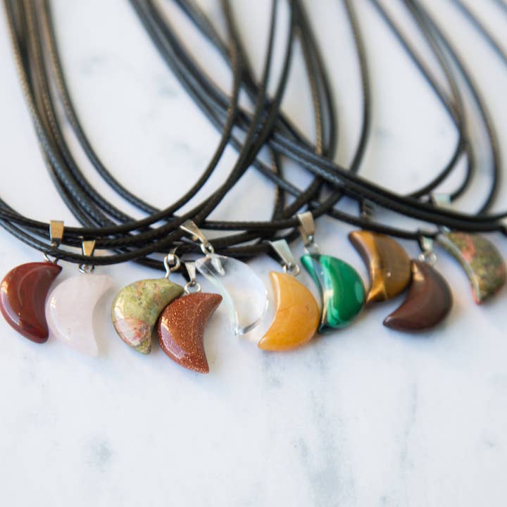 Crystal Moon halskæder - 10 pack for engroshandel hos Lucky Nebula