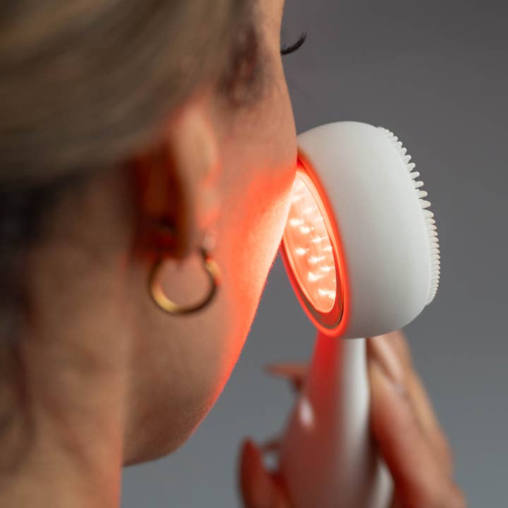 PMD Beauty - US - Wholesale Electronic Skincare Device - PMD Clean Redvolution Handheld Red LED & Cleansing Device 2