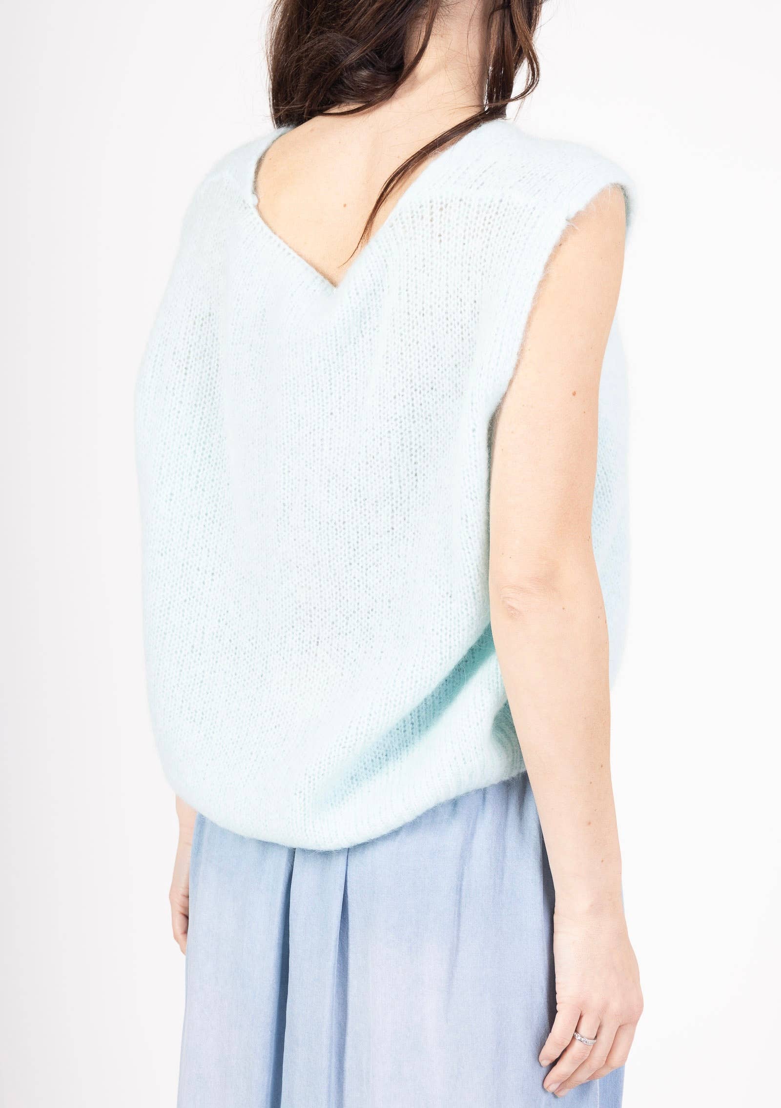 LINEN & COTTON HOUSE - Wholesale Sweater Vest - Women's - Sleeveless sweater with buttons 507132