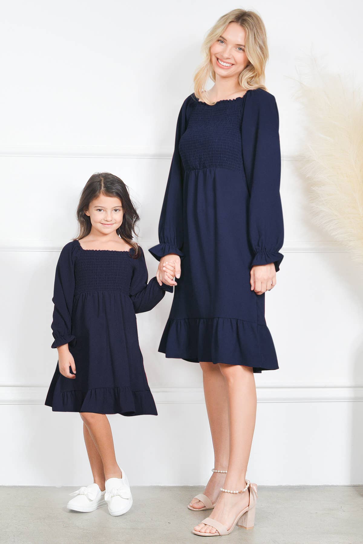 Loven x Mini Momo - Wholesale Dress - Kids - Kid's Smocked Dress Long Sleeve Pocket Crepe Ruffle Midi4