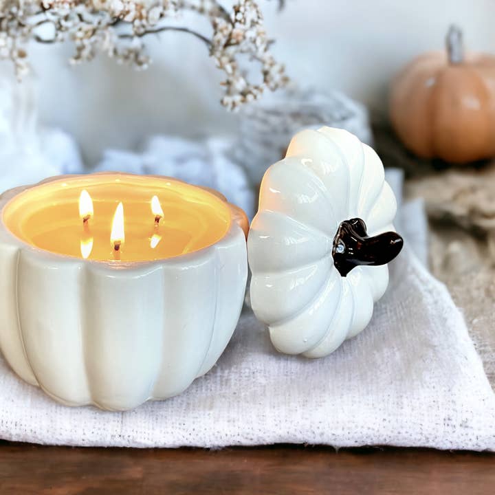 Candela Raccolto Dorato | Zucca in Ceramica Bianca | Profumo Autunnale per la vendita all'ingrosso da parte di Crooked River Candle