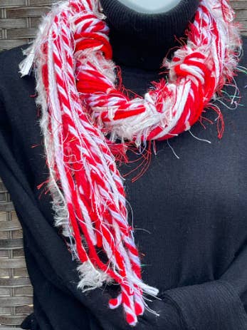 Bufanda roja y blanca hecha a mano - Colección Game Day para venta al por mayor de Scarves of Westwood