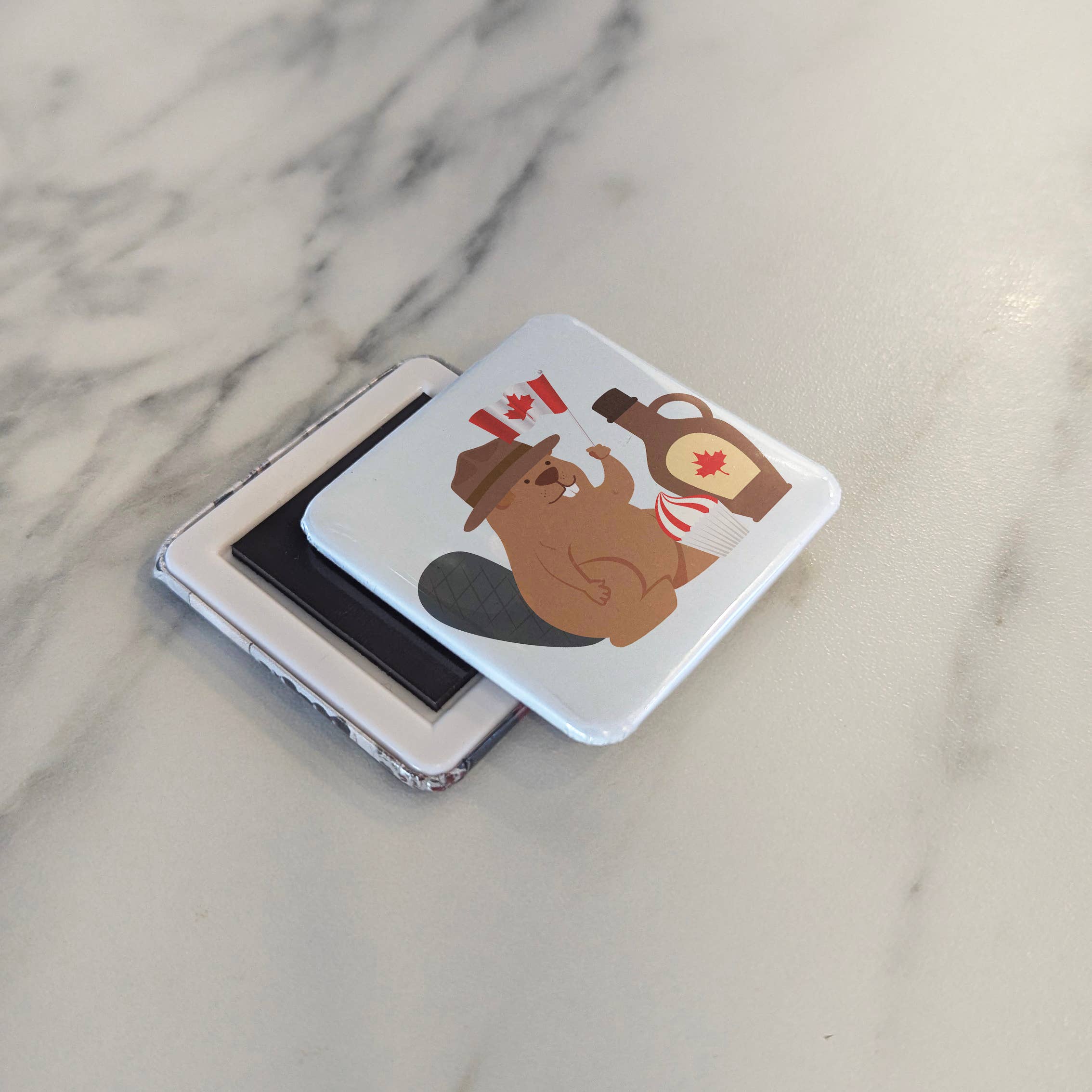 PhiloPerse – Großhandel Magnete – Biber mit Ahornsirup Kühlschrankmagnet3