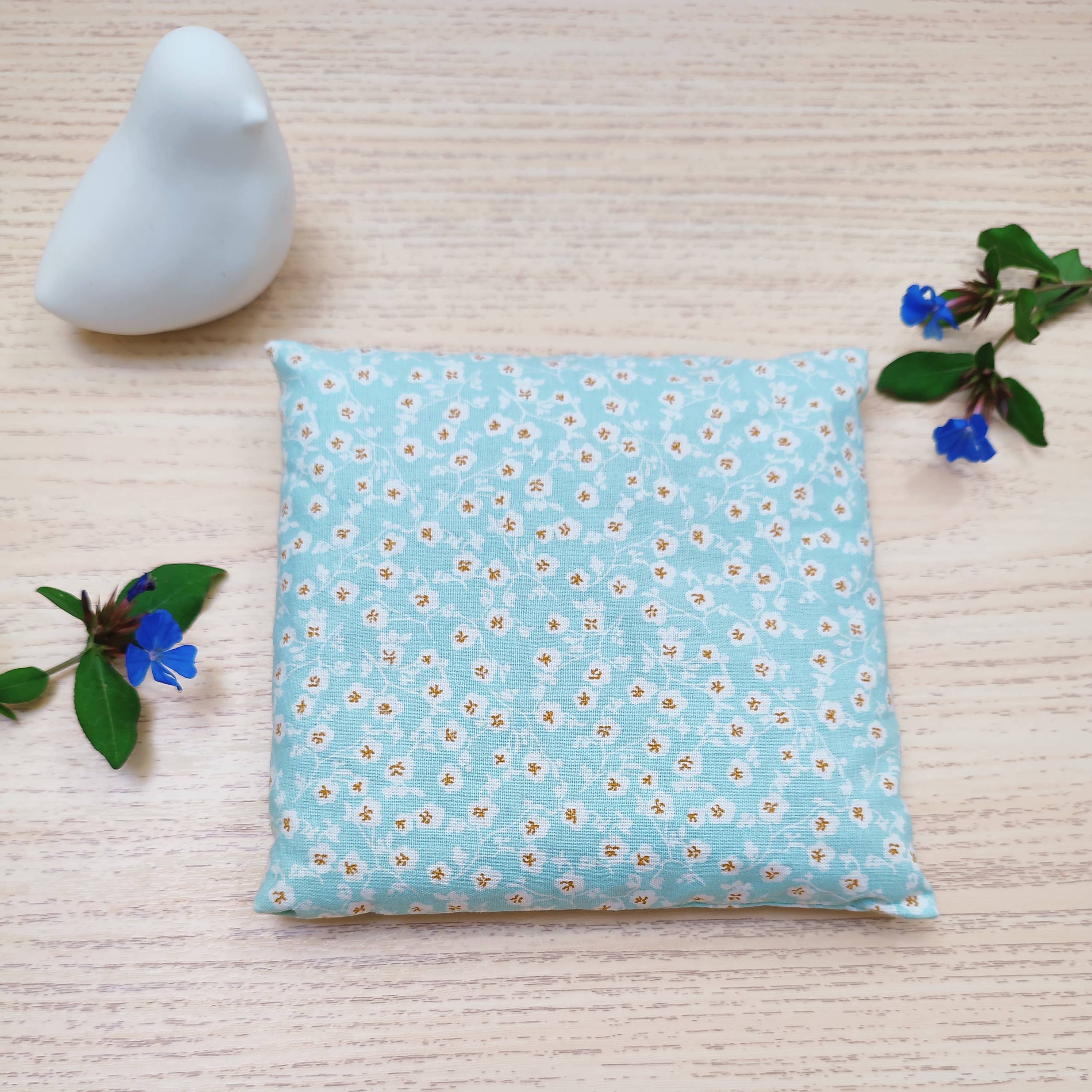 ZOUZOU CAILLOUX - Wholesale Hot/Cold Compress - Cherry pit heating pad small flowers - 15 cm x 15 cm3