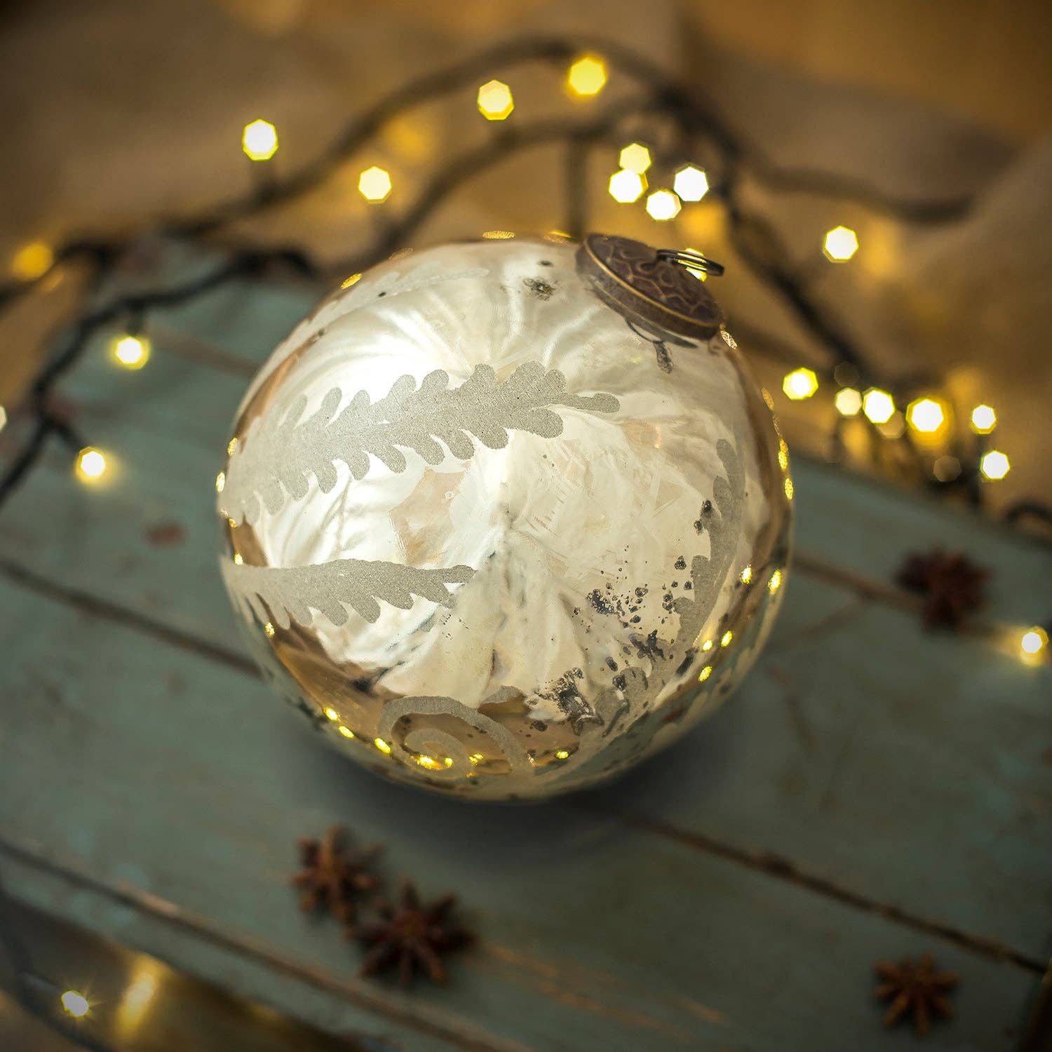 Moult – wholesale Ornament – Silver Etched Glass Baubles2
