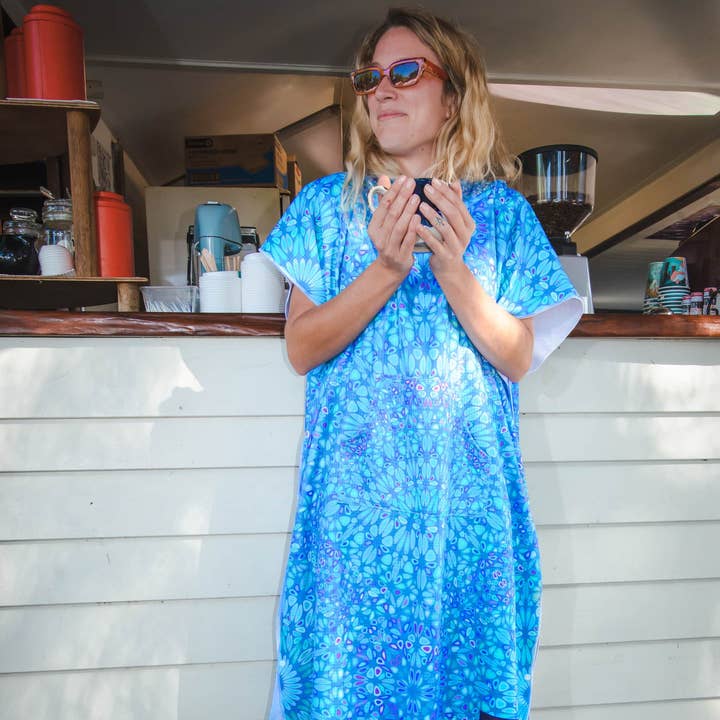 Kaleidoscope Kapuzenhandtuch, Größe L für den Großhandel von Amity Blue