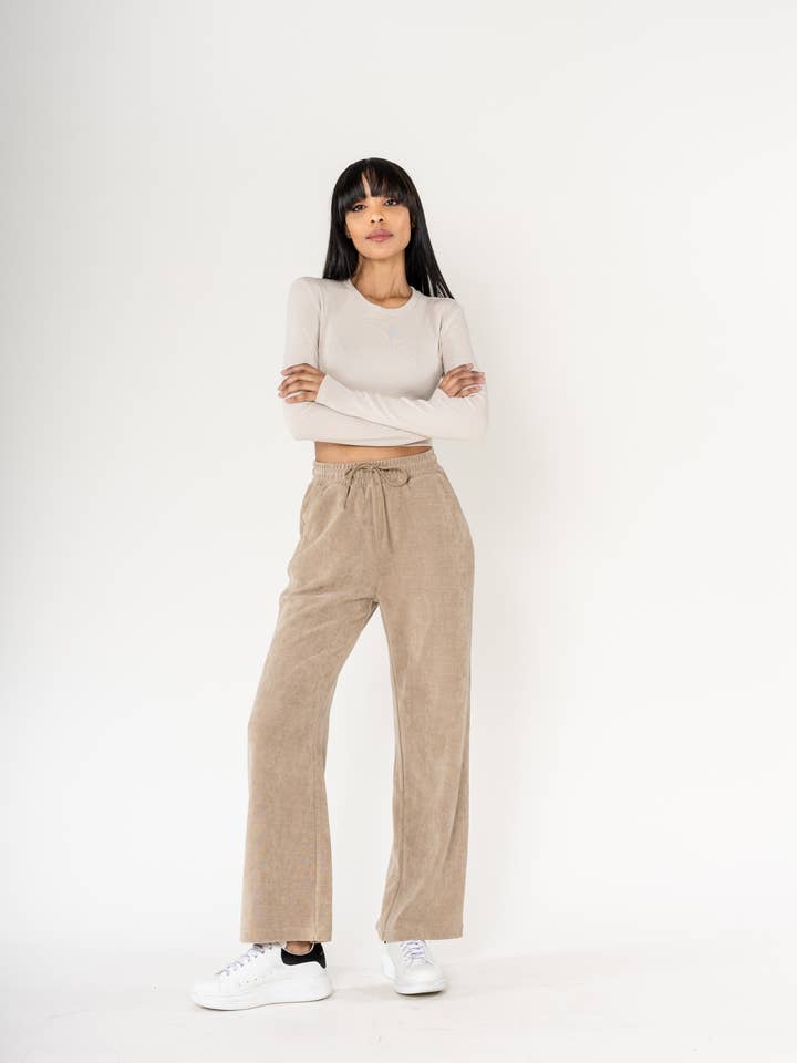 Calça longewear elástica em veludo largo J253 por atacado de Nina Carter