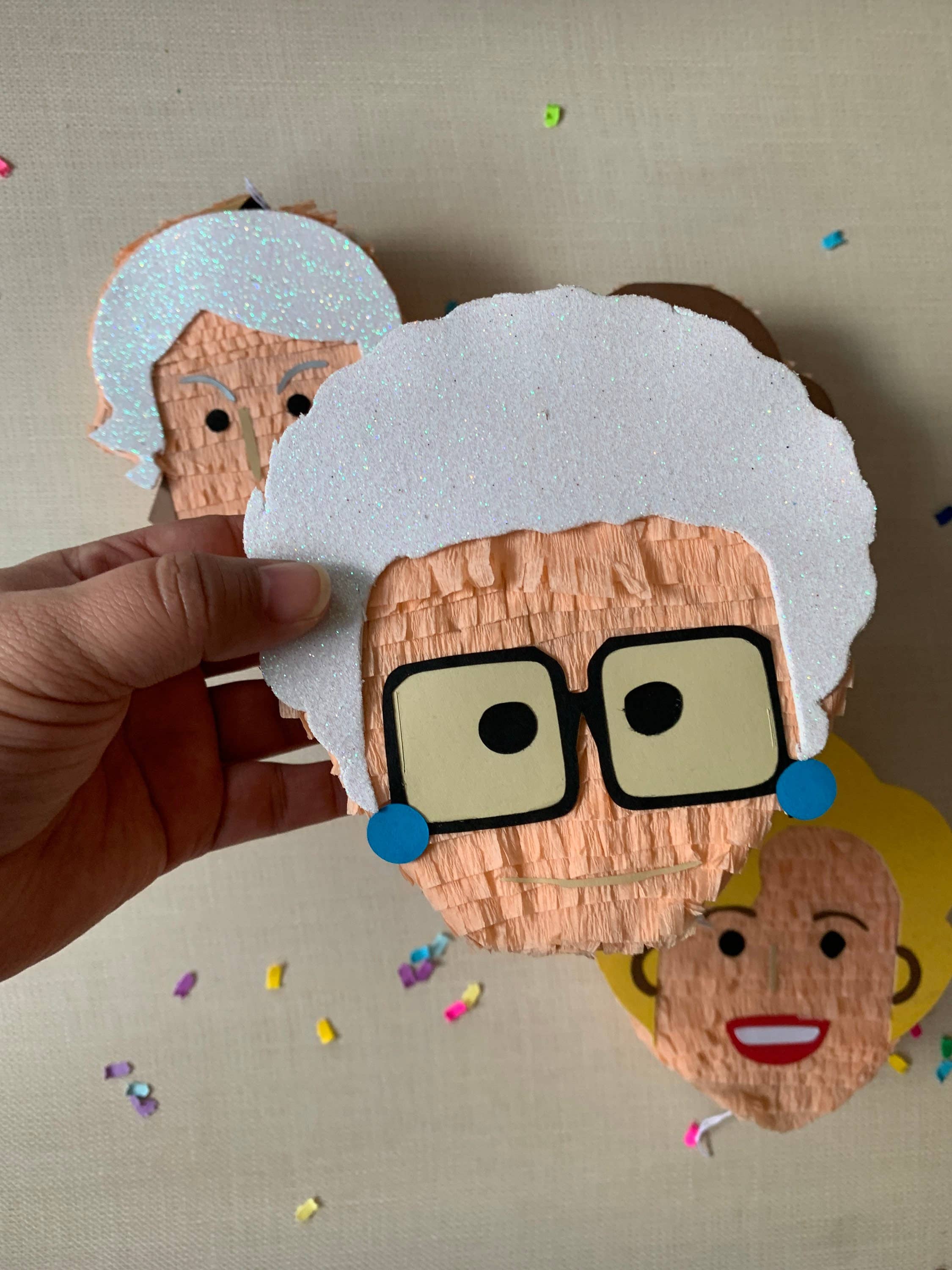 My Soiree Designs - Venta al por mayor Regalo para invitados - Mini piñatas de Golden Girls para la decoración del Día de Galentine.5