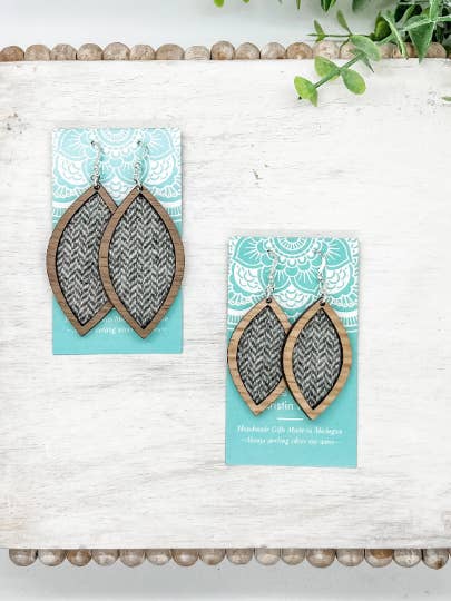 Envolvido em Brincos de Espinha de Espinha de Espinha Cinza por atacado de Fleece & Fancy