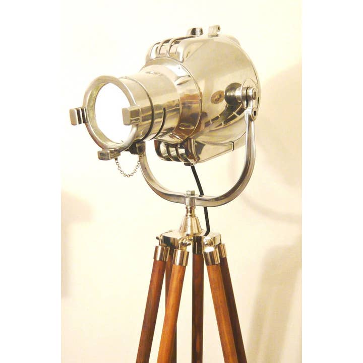 Lampada da terra replica vintage British Antique Studio Light per la vendita all'ingrosso da parte di Arts King
