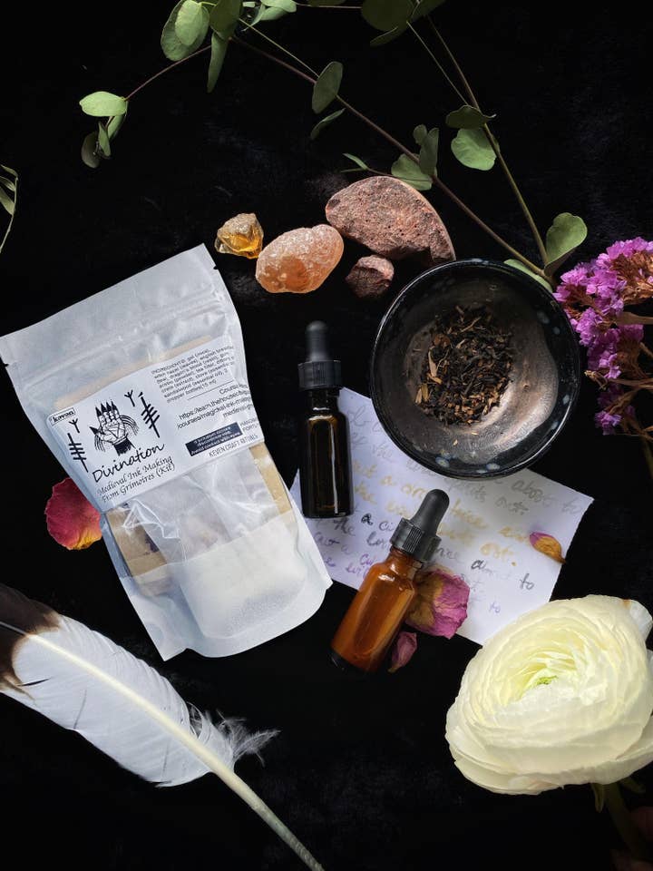 Fabricación de Tinta Mágica a partir de Grimorios Medievales - En línea para venta al por mayor de Keven Craft Rituals LLC