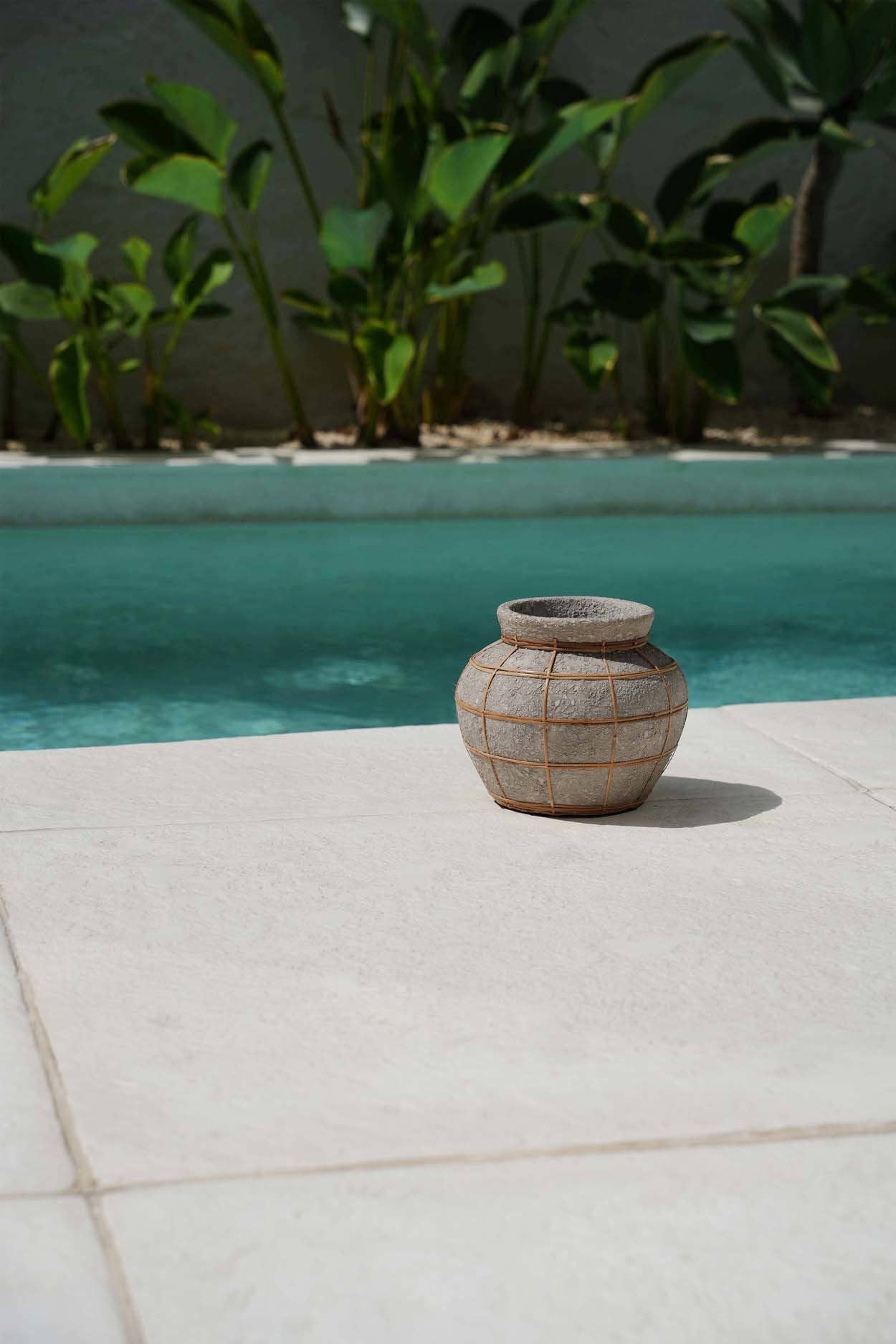 Bazar Bizar Living - Wholesale Vase - The Belly Vase - Concrete Natural - S1