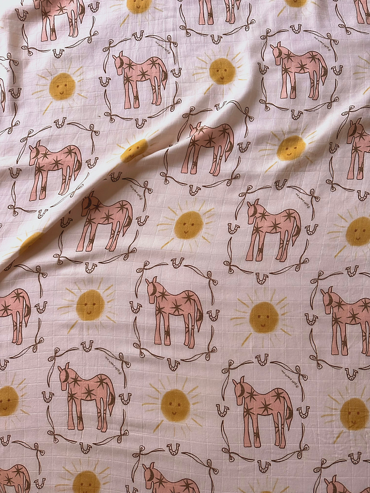 the name nest - Vente Lange – bébé - club de poneys roses - écharpe de portage pour bébé5