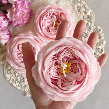 Bougie artisanale rose parfumée, bougie de mariage et décoration, bougie décorative pour salon et centre de table pour la vente par House of Shokunin