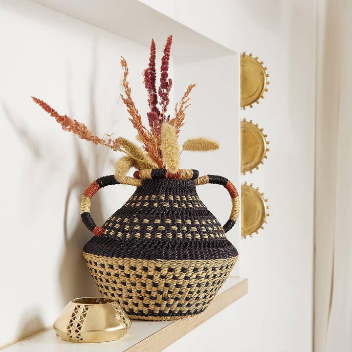 Hand on Hip Pot Dot S Decorative Piece | Handwoven Straw Sculpture for wholesale by GOLDEN EDITIONS