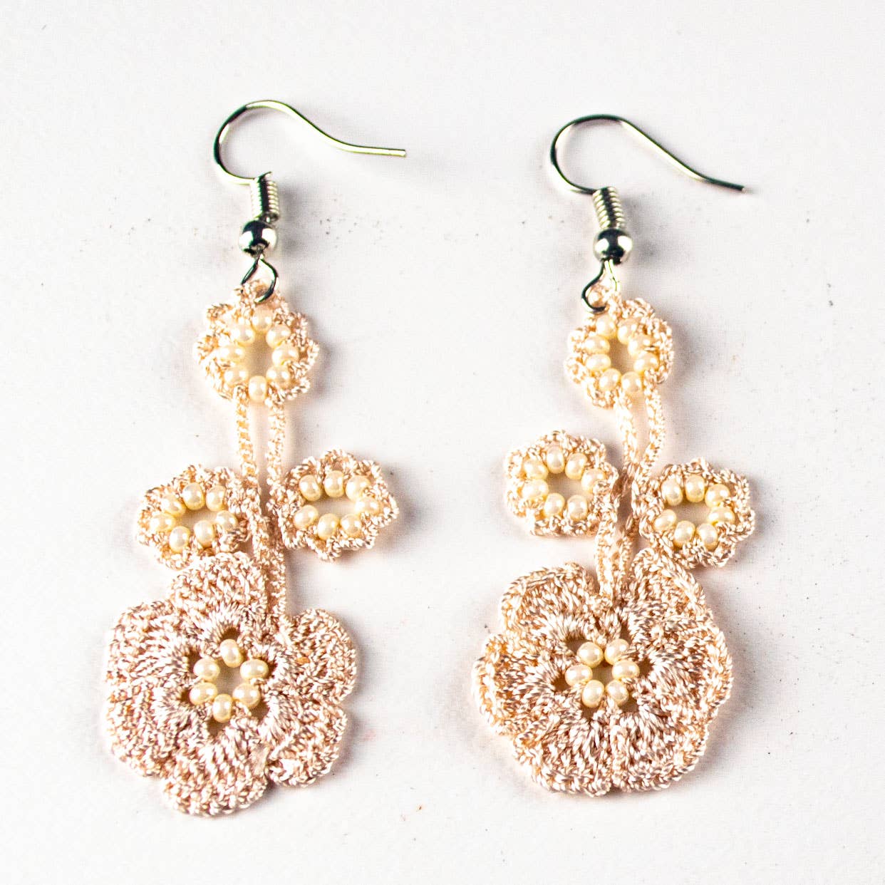 Silk Wool and Bijoux - Vendita all'ingrosso Orecchini pendenti - Orecchini a Fiore Violetta all’Uncinetto in Seta8