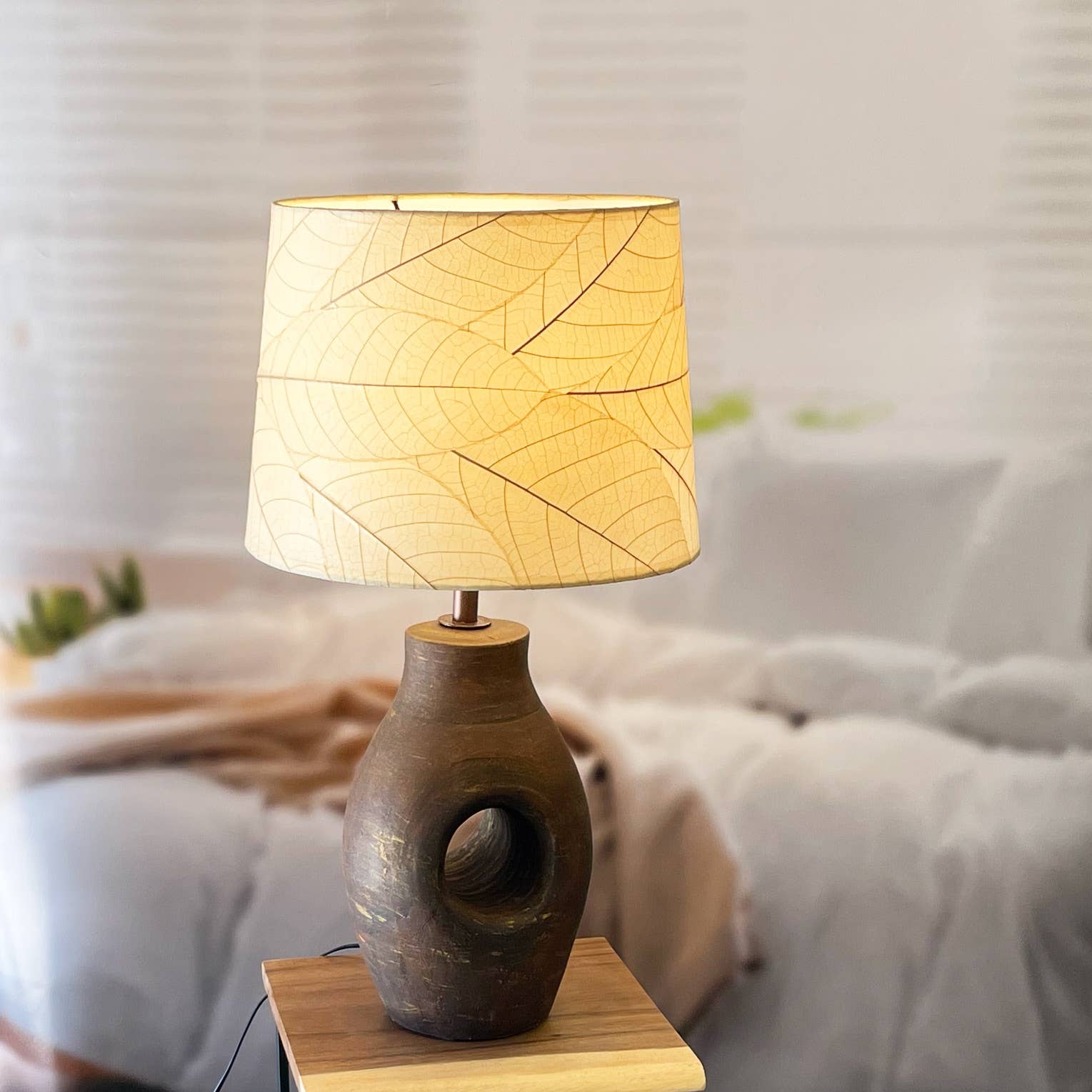 Eangee Home Design – Engroshandel Lampeskærm – 14 tommer tilspidset trommeskærm naturlig, kakaoblade på skygge1