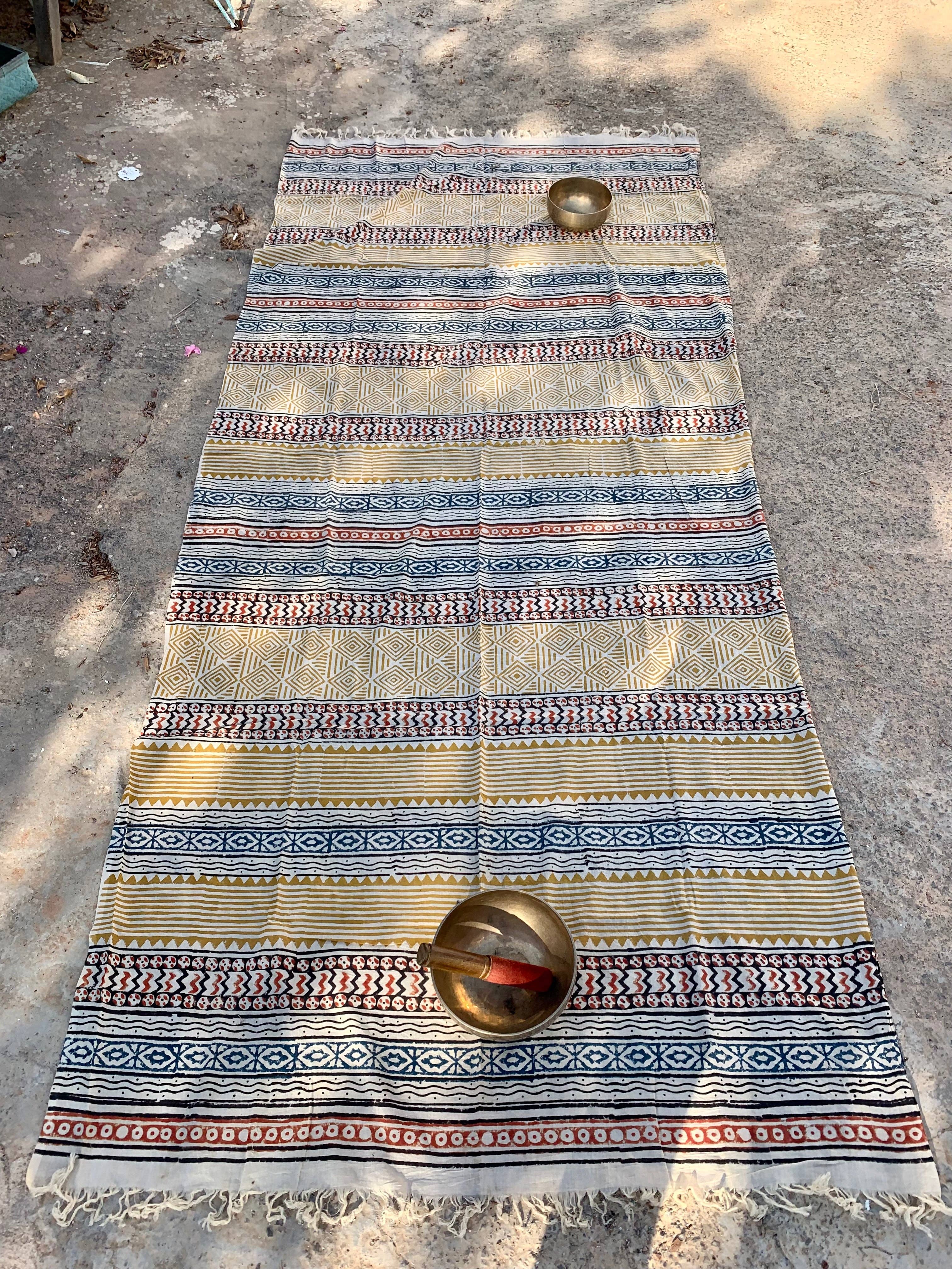 Aurobelle Ibiza - Vente Écharpe – femme - Grand sarong Bagru, dupatta - paréo rayé rouge / châle en coton imprimé au tampon - fleur rouge, nouvelle collection5