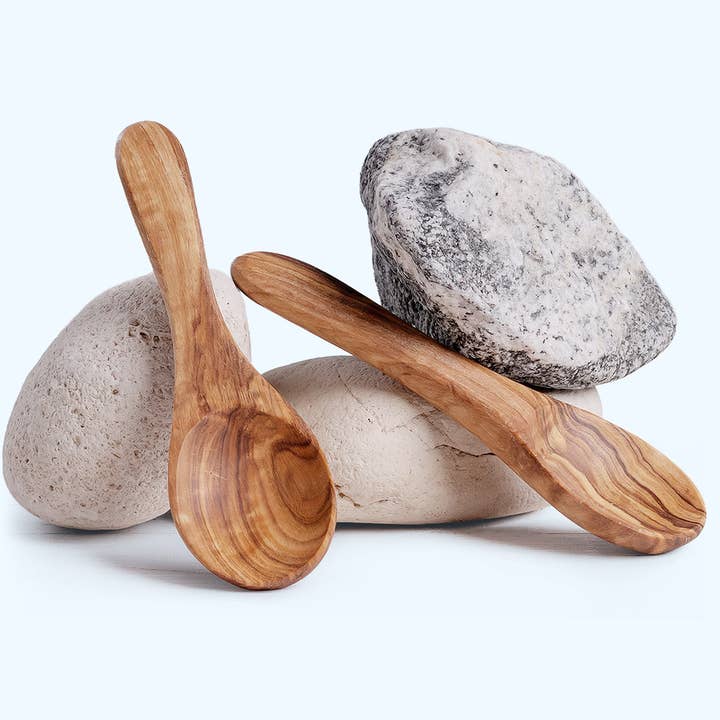 Accessoire cuillère en bois d'olivier sculptée à la main, environ 9 cm, durable pour la vente par Katari Beauty