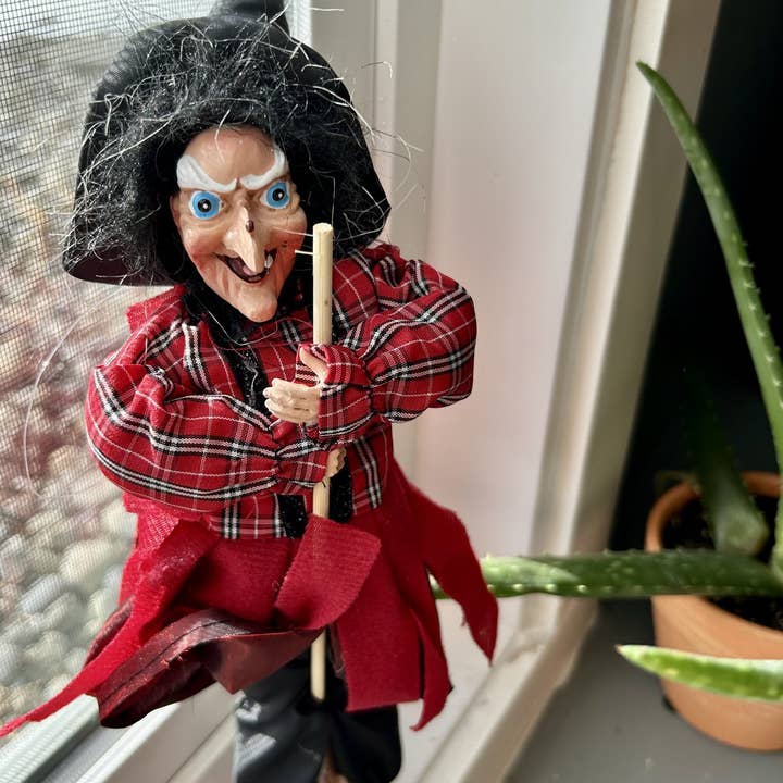 Marketplace24 - Wholesale Decorative Figurine - Kitchen Witch Doll Kiara red1