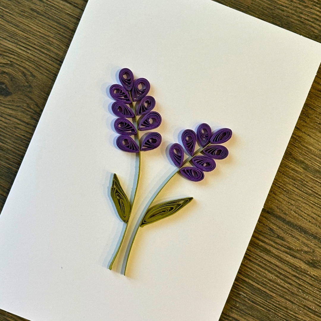 Craftify Mom – Großhandel Grußkarten für den Alltag – Handgefertigte Grußkarte mit gequilltem Lavendel — Einzigartige Karten0