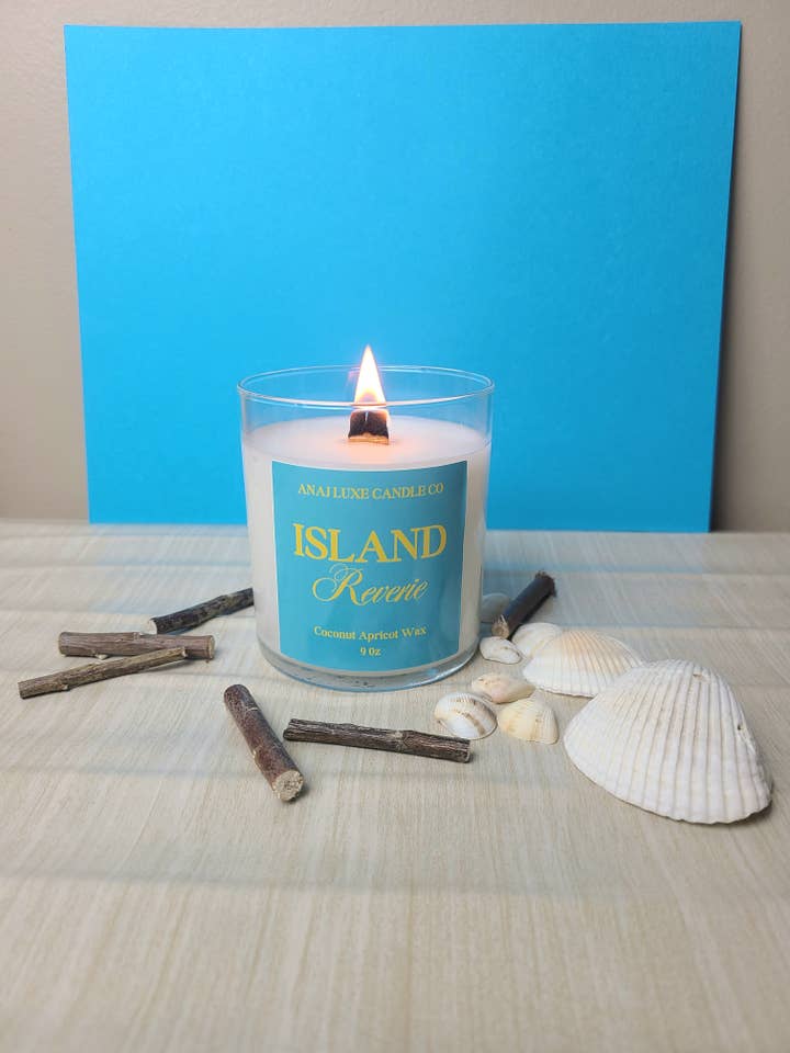 Bougie Parfumée RÊVERIE INSULAIRE pour la vente par ANAJ Luxe Candle Co
