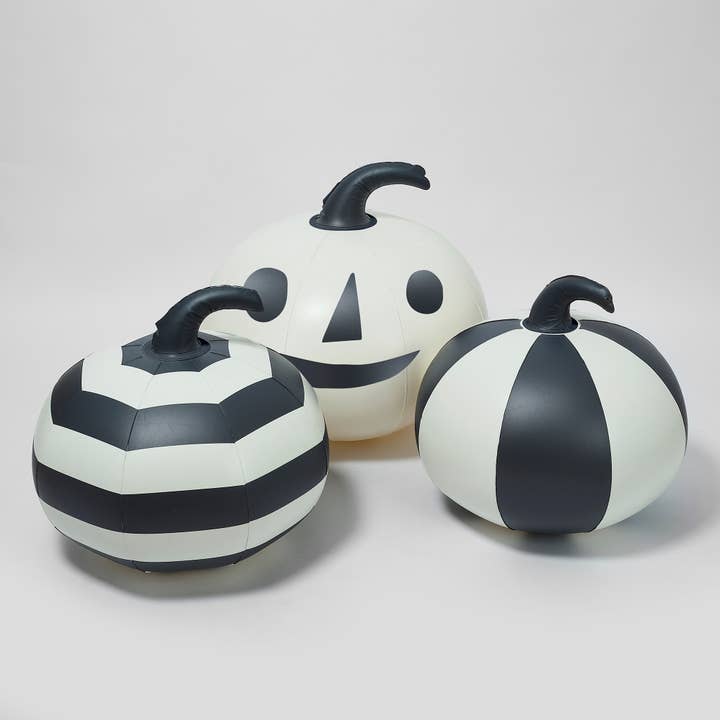 Sunnylife - Wholesale Inflatables - Halloween Light Up Pumpkins Black & White Set of 31