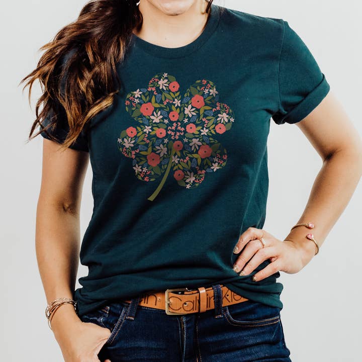 CAMISETA DE TRÉBOL FLORAL | DÍA DE SAN PATRICIO | TALLAS XS-2XL para venta al por mayor de Loopty Loo Designs