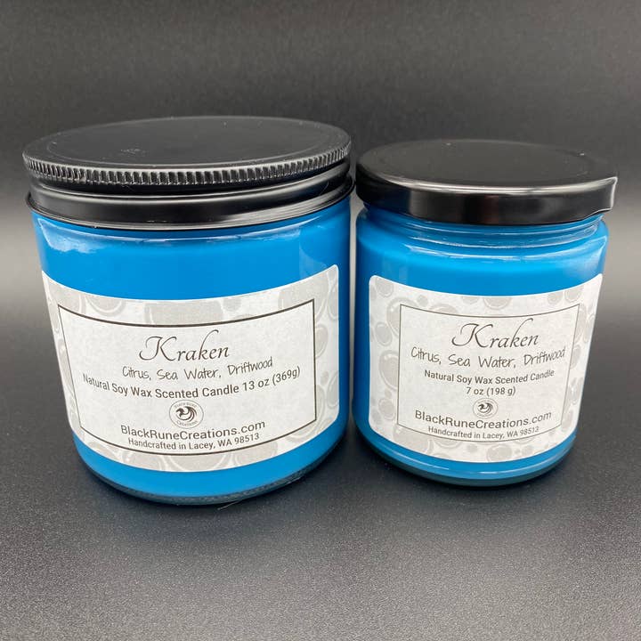 Bougie en pot de cire de soja naturelle Kraken pour la vente par Black Rune Creations
