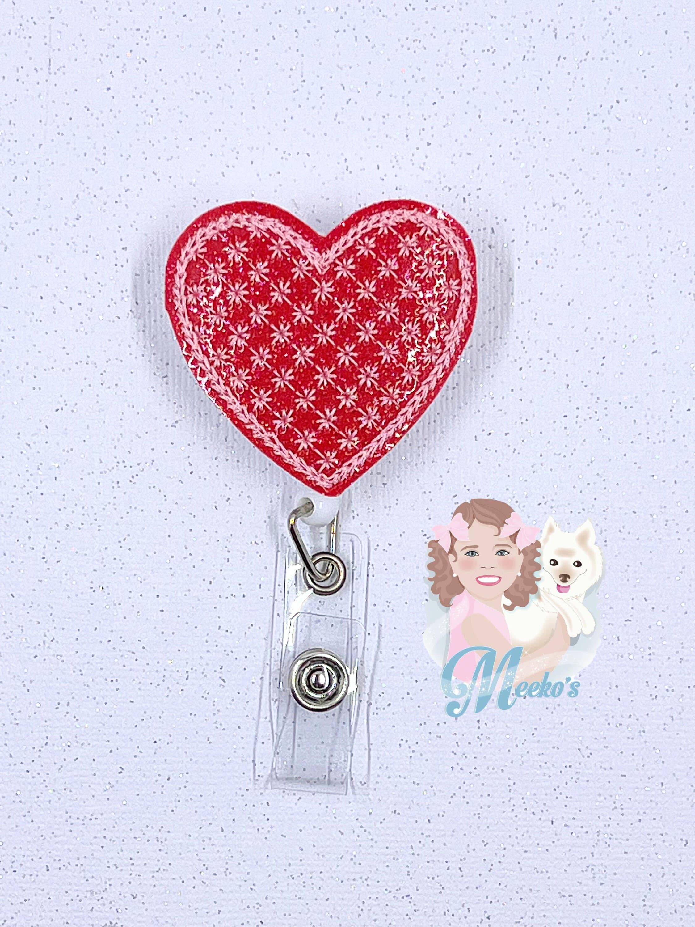 Meeko’s Must Haves – Acessórios para crachá - Mulher por atacado – Carretel de crachá de coração de dia dos namorados para enfermeiros e professores0