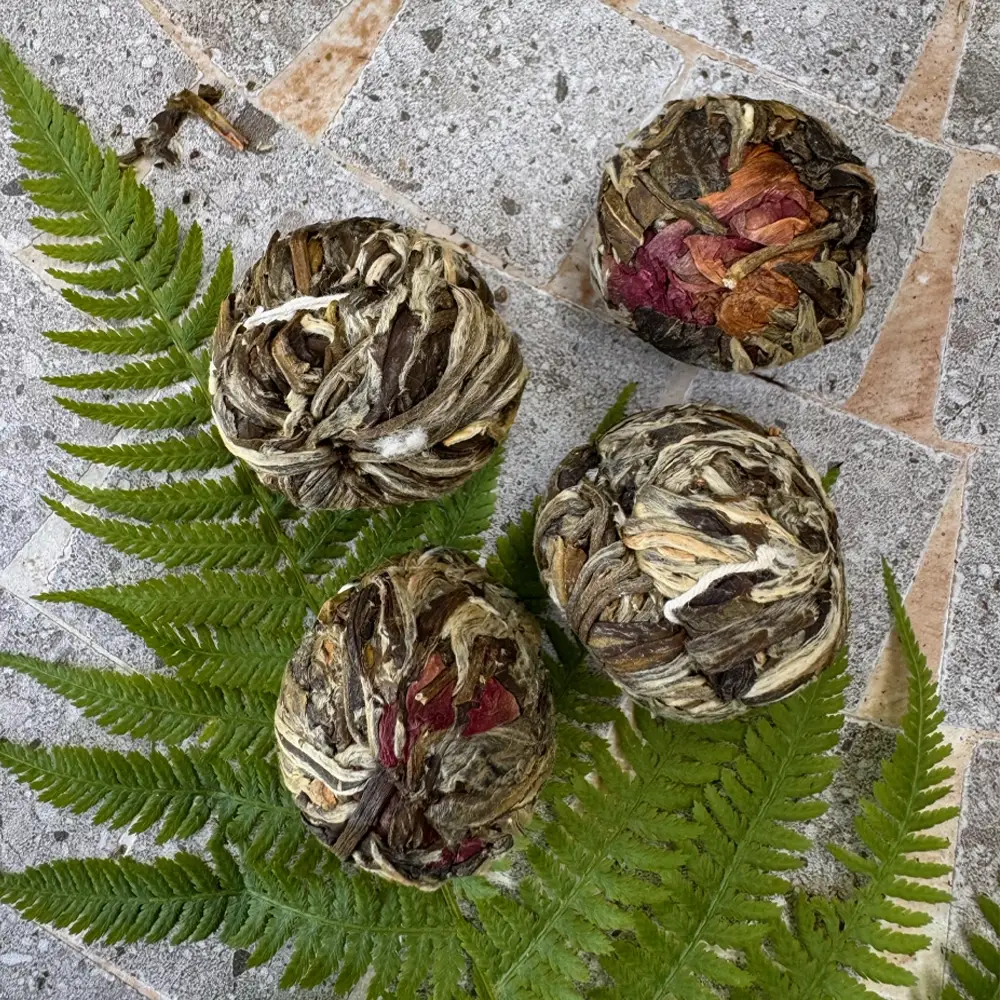 Tea soul - Vente Thé en vrac - Thé blanc floral Violet Magique avec pivoine, rose et fleurs d'amarante1