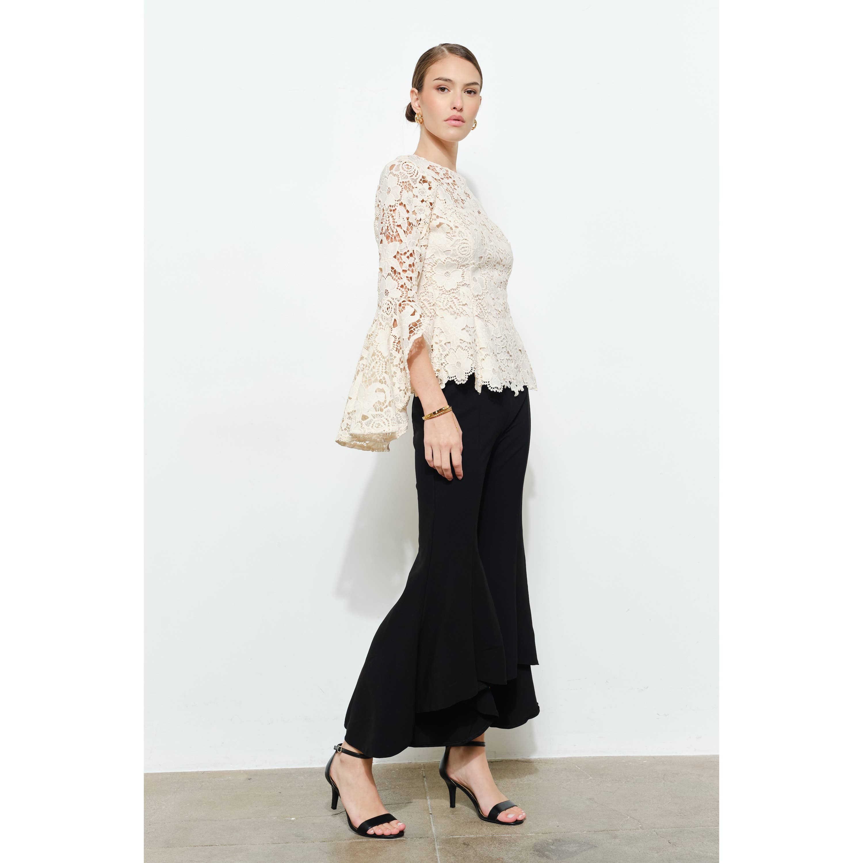 INA - Wholesale Blouse - Women's - Floral Lace Slitted Long Sleeves Blouse Woven Top14