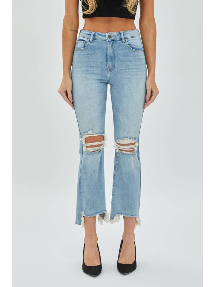 Hidden Jeans - Wholesale Jeans - Women's - MEDIUM WASH KNEE DISTRESSED
FRAYED HEM CROPPED FLARE