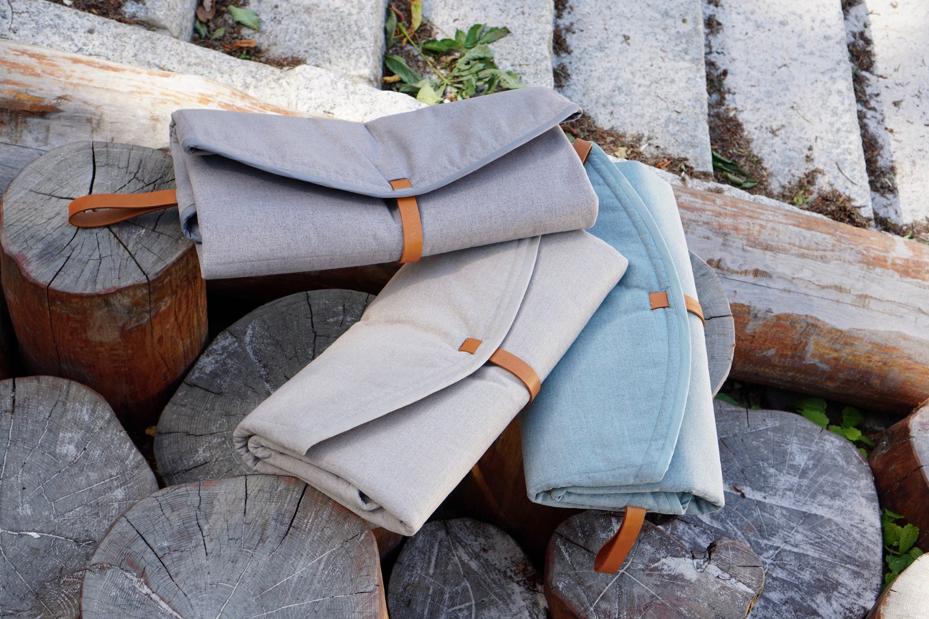 Labbvenn – Engroshandel Kæledyrsmåtte – Hund – Okka kompakt og alsidig rejsemåtte til kæledyr18