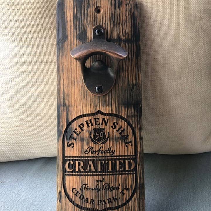 Ouvre-bouteille Whiskey Barrel Stave - Montage mural pour la vente par 66 Creative