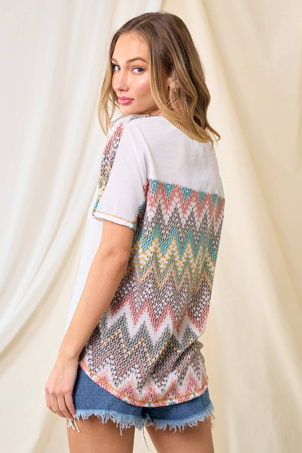 lovely melody - Wholesale T-Shirt - Women's - LMT3883-Lucianas aztect print top1