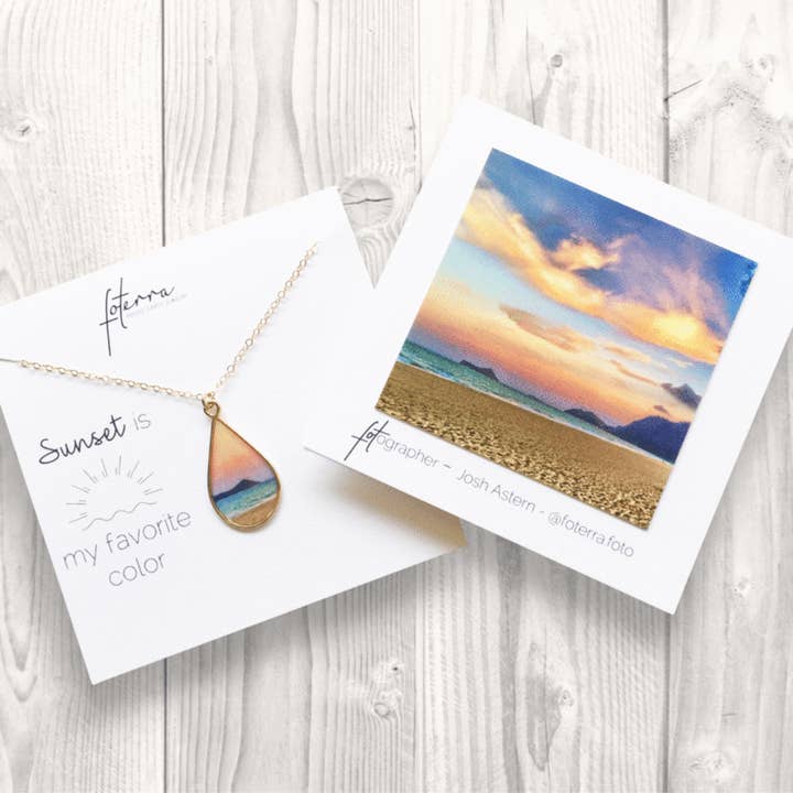 Sunset Is My favorite Color Petit collier en forme de larme pour la vente par Foterra Jewelry