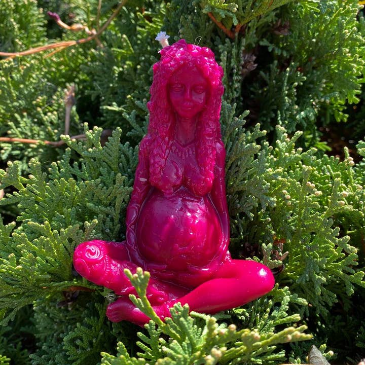 whatever workshop - Wholesale Novelty Candle - Beeswax candle Goddess of the earth Gaia12