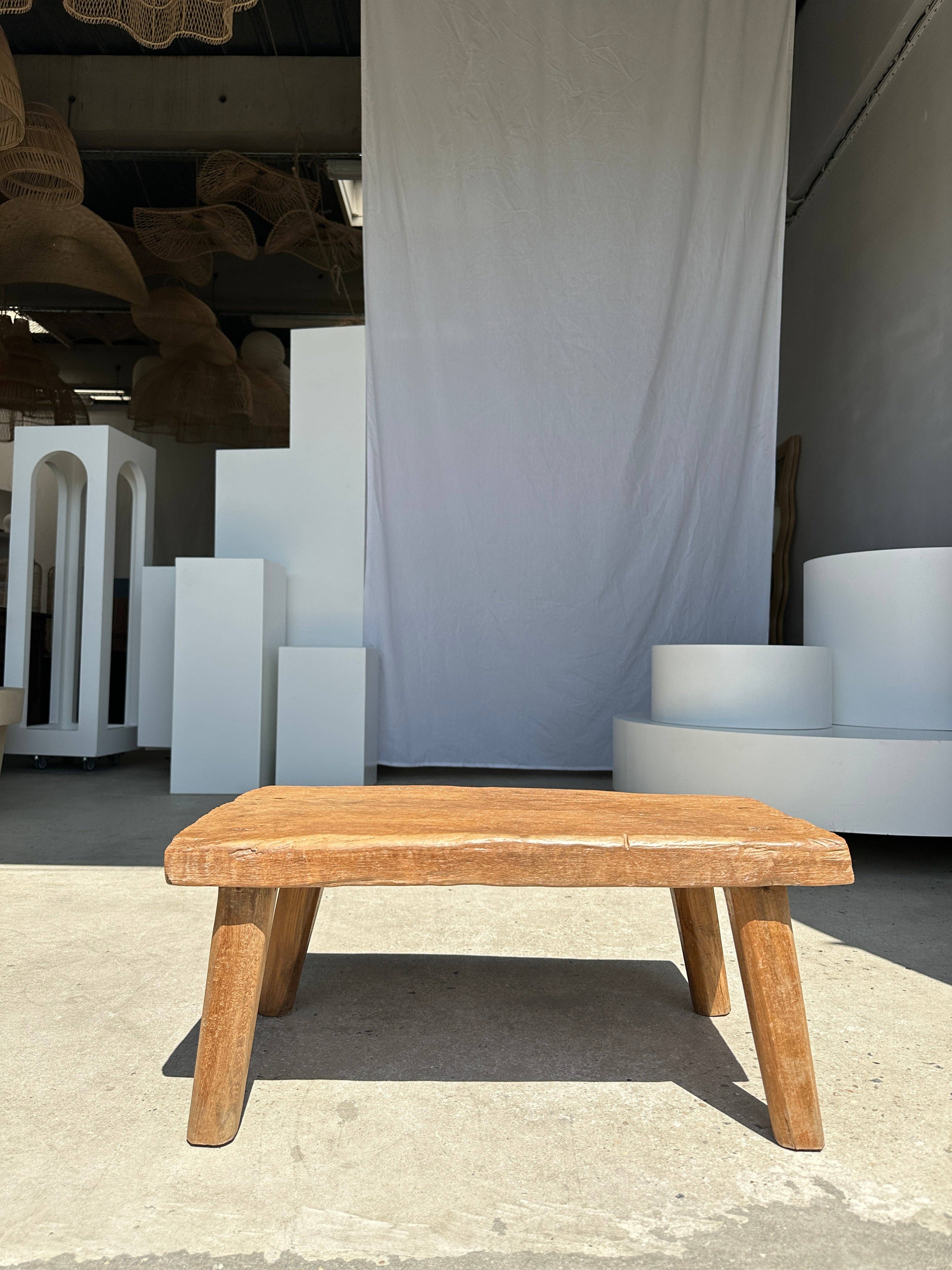 Office Objets – Großhandel Beistelltisch – Kleiner leichter Couchtisch aus hellem Teakholz mit vier Beinen H: 30 L: 63,5 B: 40 cm18