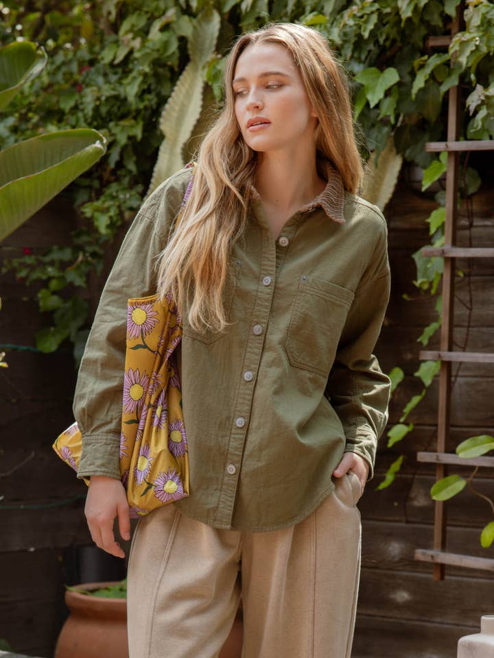 Blu Pepper - Vendita all'ingrosso Giacca a camicia - Donna - GIUBBOTTO A MANICHE LUNGHE CON COLLETTO IN VELLUTO A COSTE0