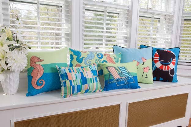 Rennie & Rose - Vente Coussin décoratif - Coussin en forme d'hippocampe Coastal- Sadie & Stanley1