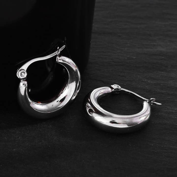 AMBER-MESSINA Chunky Hoop zilveren oorbellen voor wholesale door HACKNEY NINE