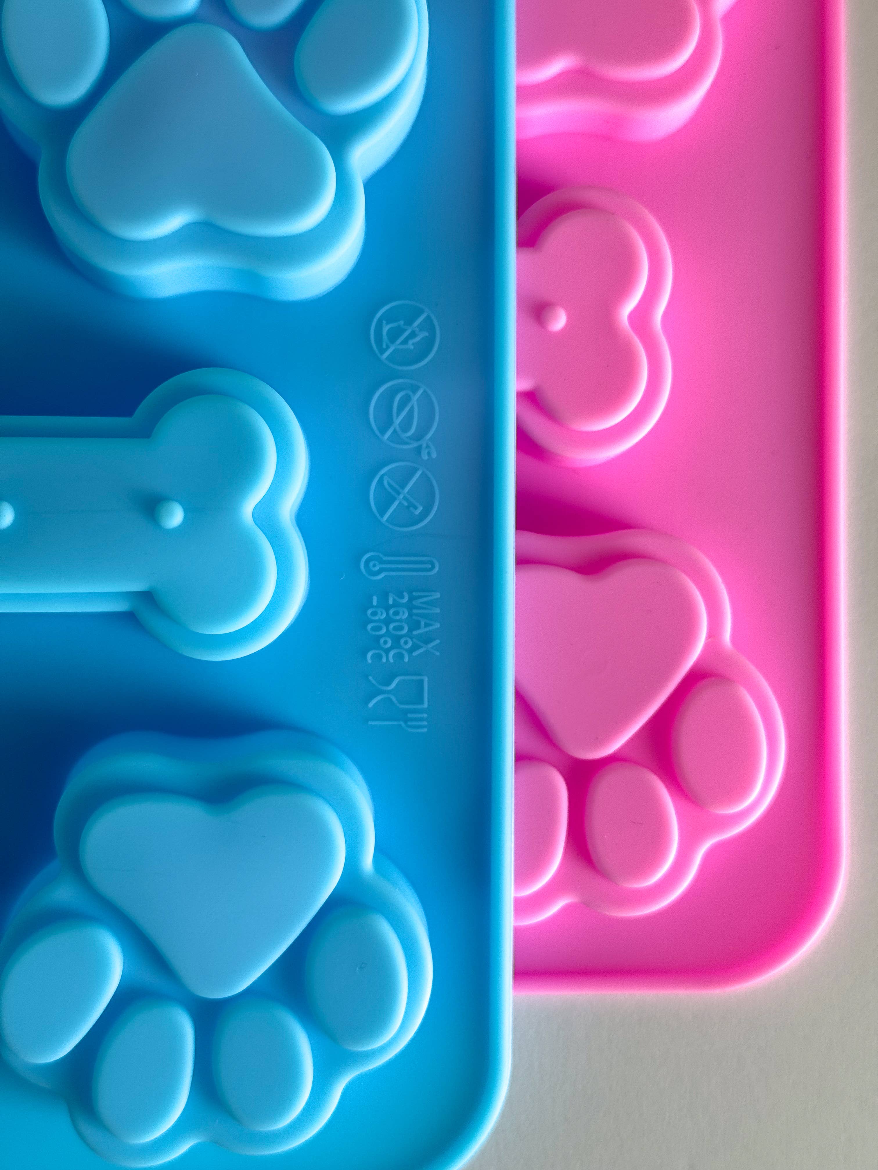 Doggotique – wholesale Isbricka/-form – Doggotique silikonform för isbitar med tass- och benform4