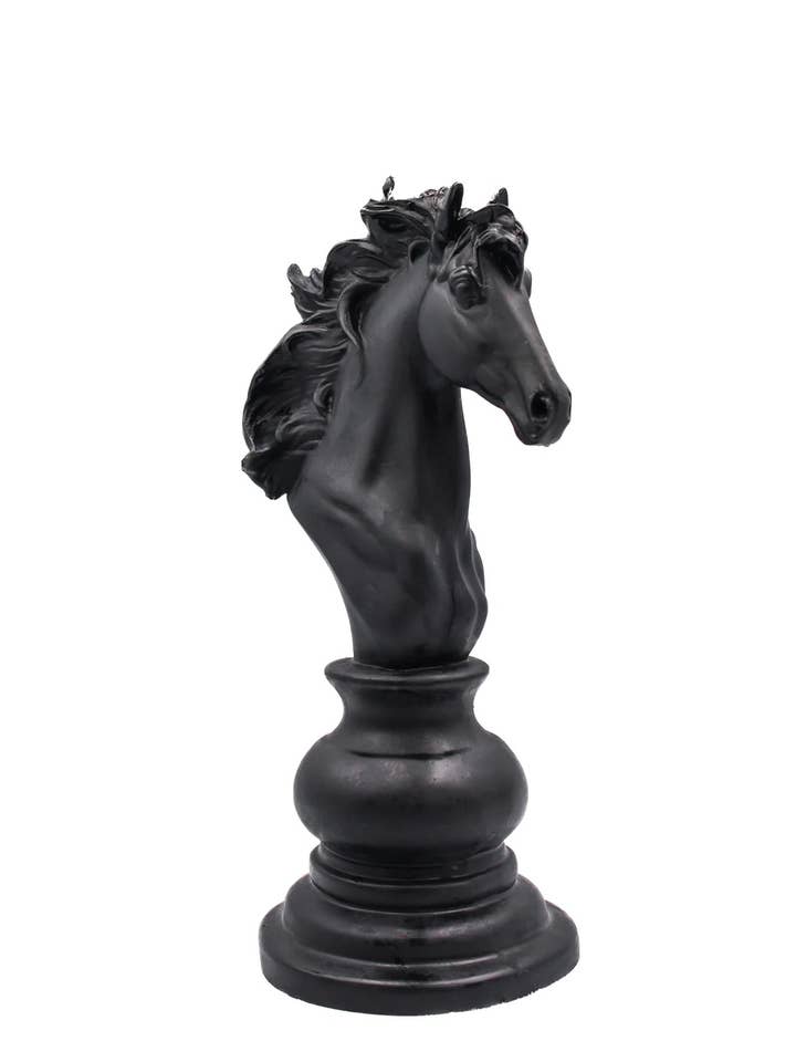 BOUGIE KNIGHT CHESS PIECE | PILIER pour la vente par A Pleasant Thought