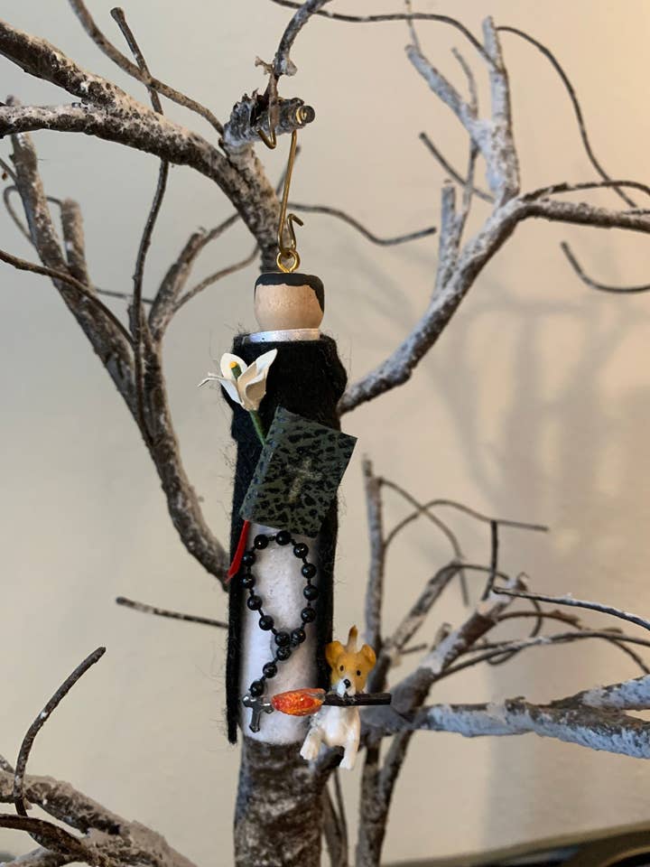 Ornamento in legno per bambola di San Domenico per la vendita all'ingrosso da parte di Our Saint Family