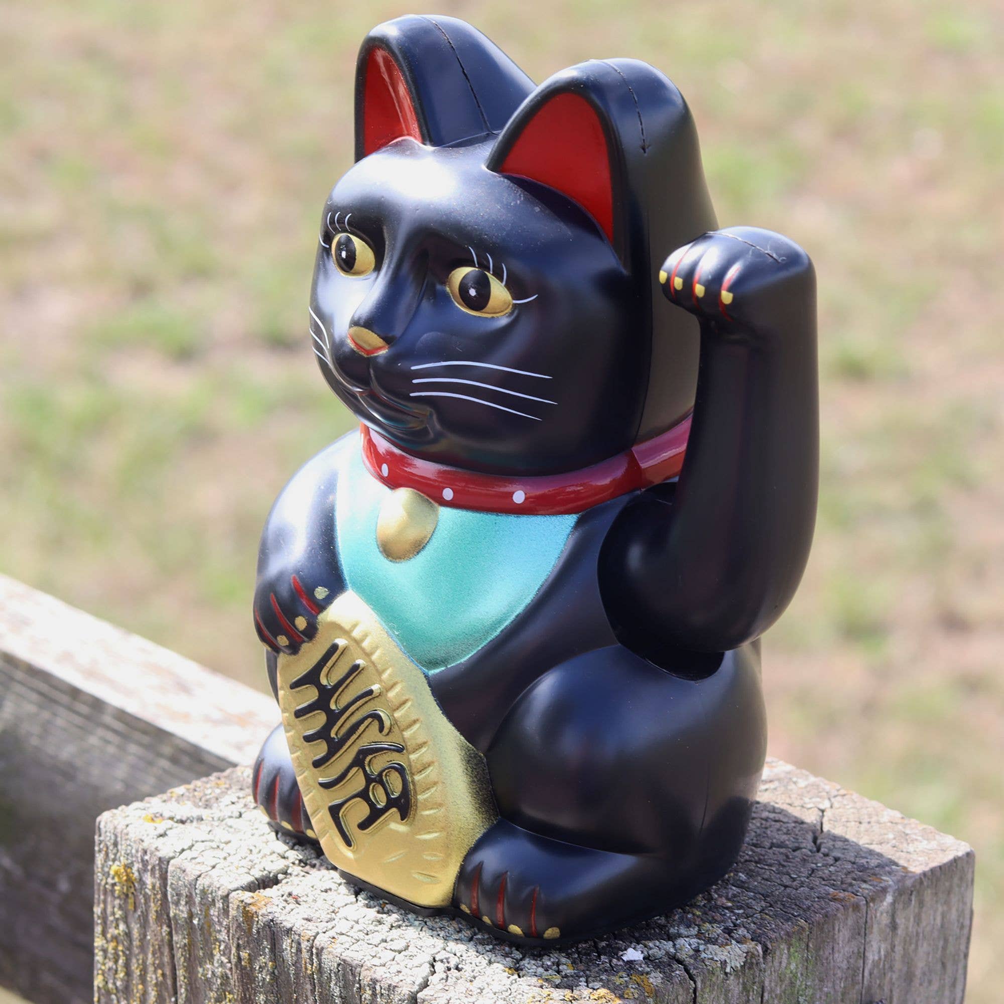 Tribal Trade GmbH - Venta al por mayor Figura decorativa - Gato de la suerte Maneki-neko negro de 15 cm que mueve la pata6