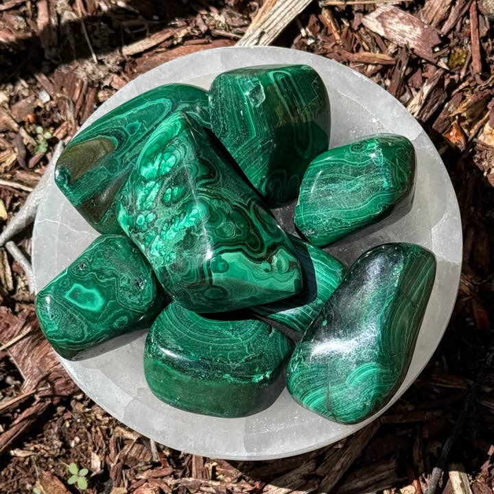 Liv Rocks – wholesale Spiritual stone/crystal – Malachite Tumbled Crystals - Large, High Quality